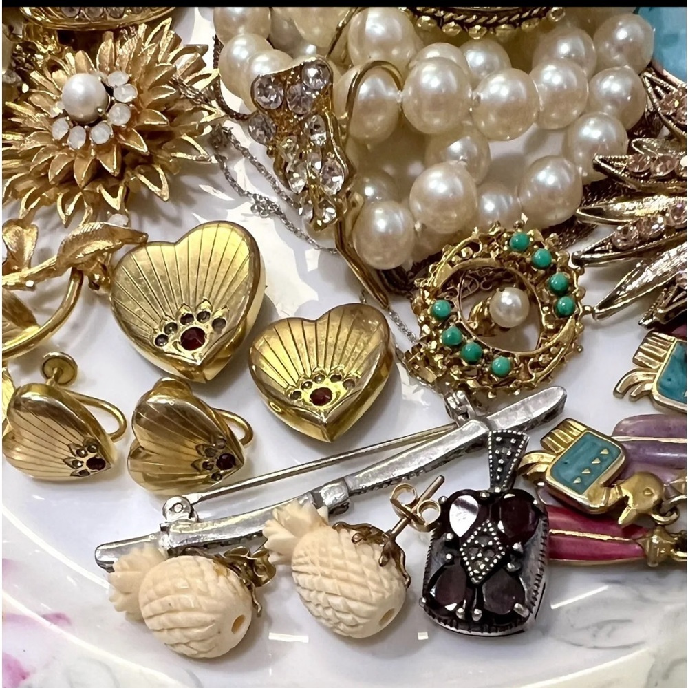 Vintage Estate Costume Jewelry 5 LB Lots, Signed And Unsigned, All wearable - Picture 9 of 16
